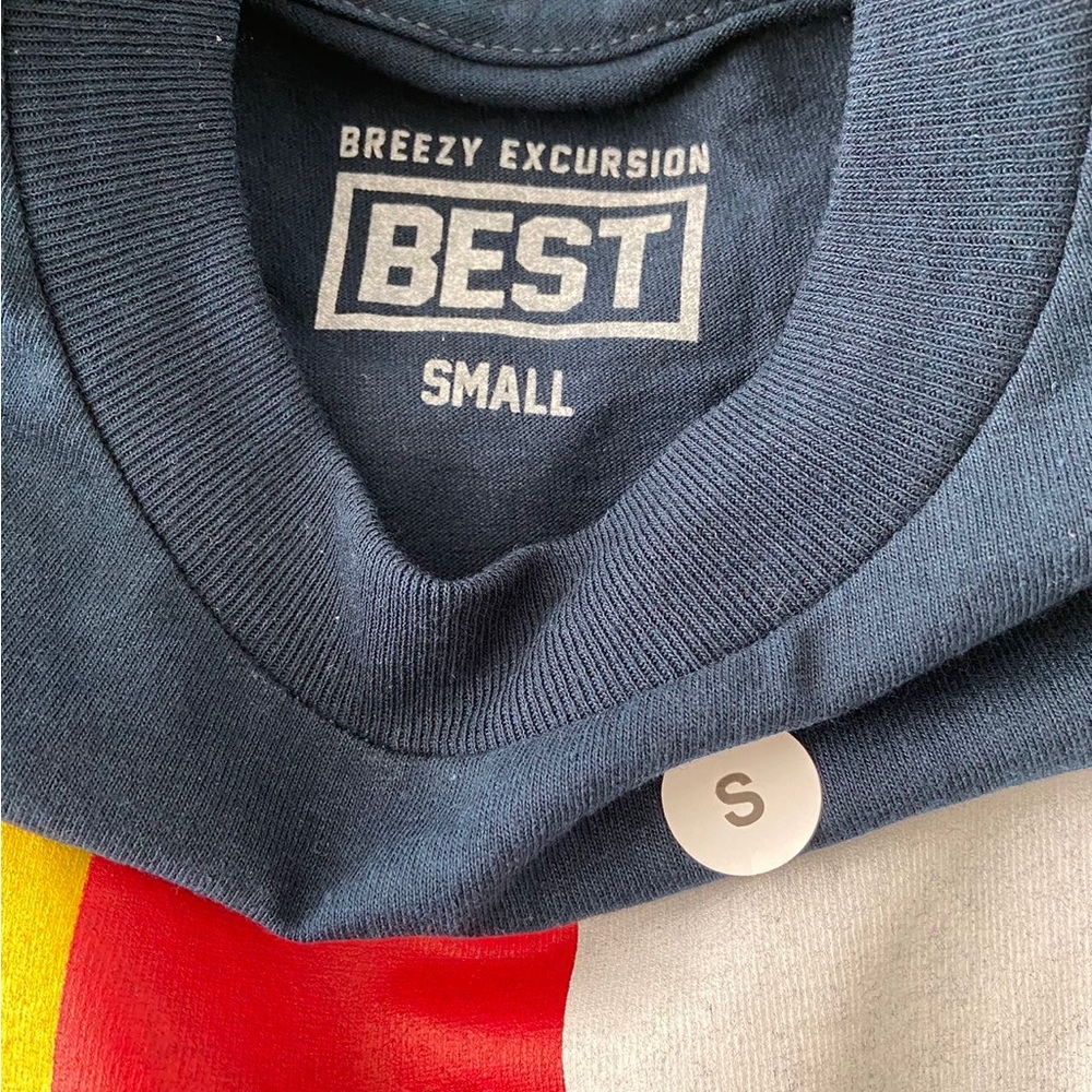 Men’s Breezy Excursion Best Countries Graphic Tee Size Small - Picture 3 of 3